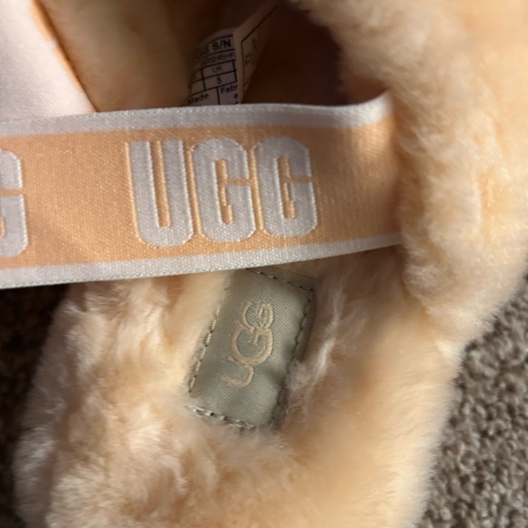 NWOB slippers by UGG - Picture 6 of 7